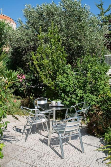 Appartement Anadora 2: Hospitable Stone House With Yard à Alexandroúpoli Extérieur photo